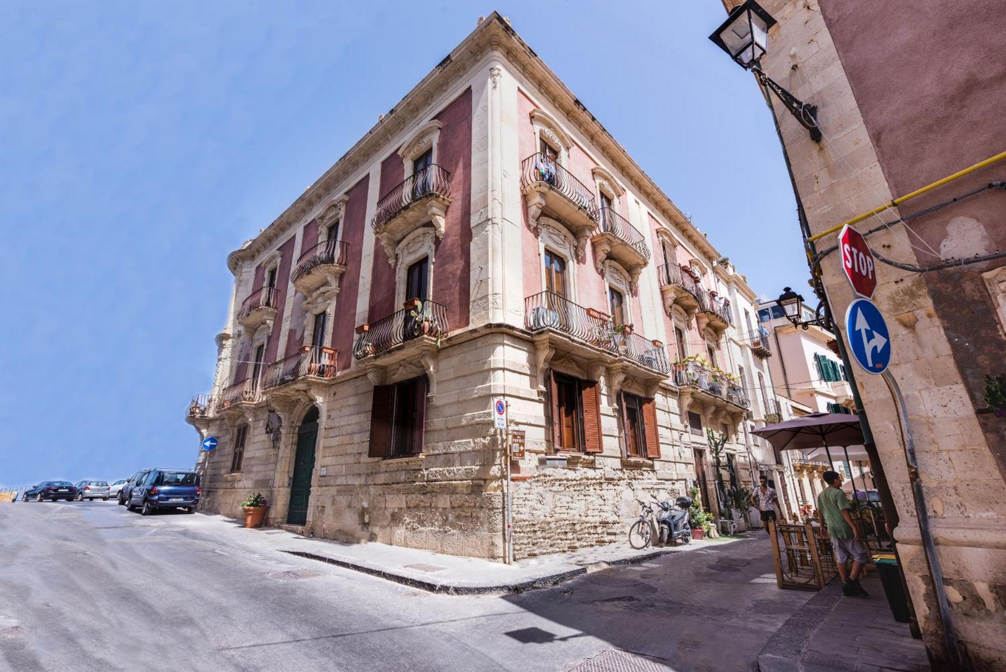 Palazzo Bozzanca Apartments By Wonderful Italy Siraküza Dış mekan fotoğraf